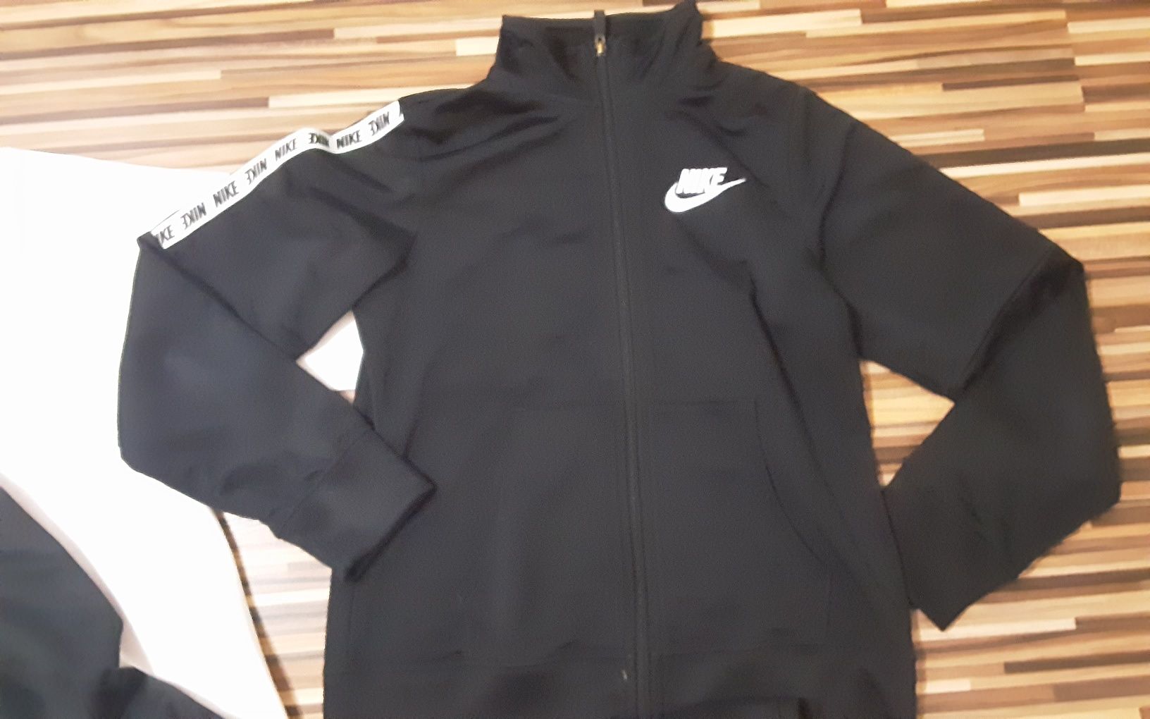 (S) 158-170 NIKE Calvin klein  оригинални екип 3 части(79лв),шорти(40л