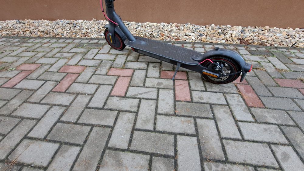 Vând trotineta electrica xiaomi pro 2