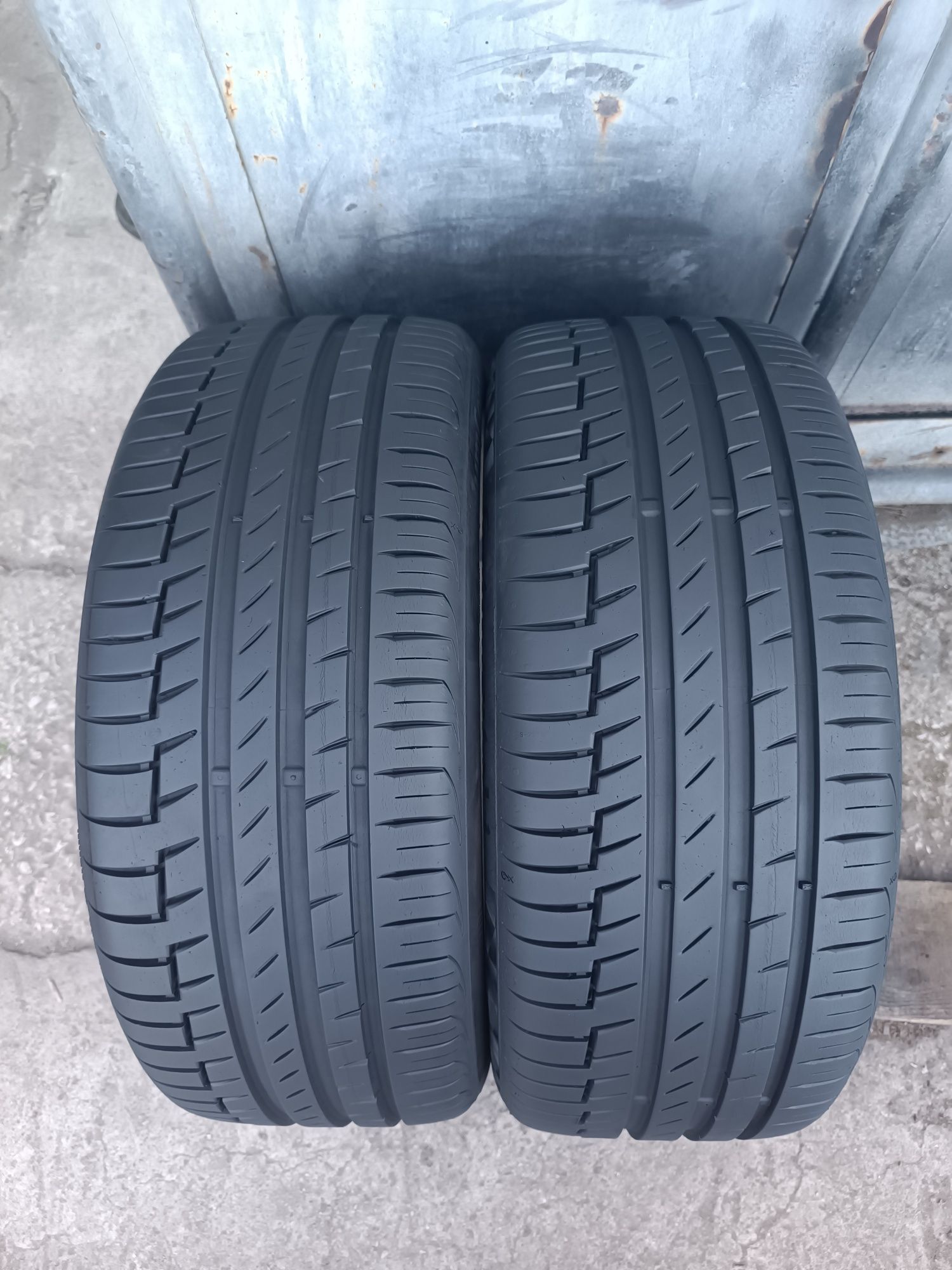 215/45/17 Contininental