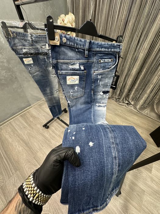 Blugi Dsquared2. Made China. Gama luxury!