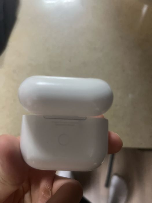 Оригинальный кейс от эирподс 3