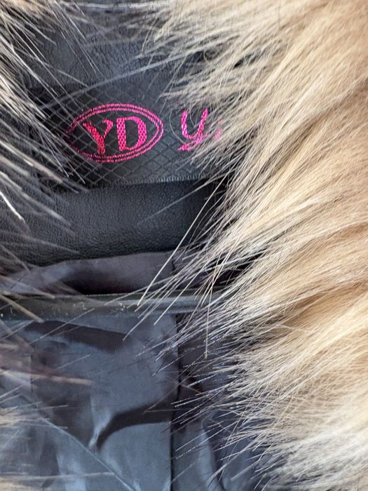 Кожено дамско яке с яка