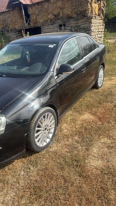 Aripa fata stanga/ dreapta Volkswagen Jetta 2.0 FSI BLR 2005-2010