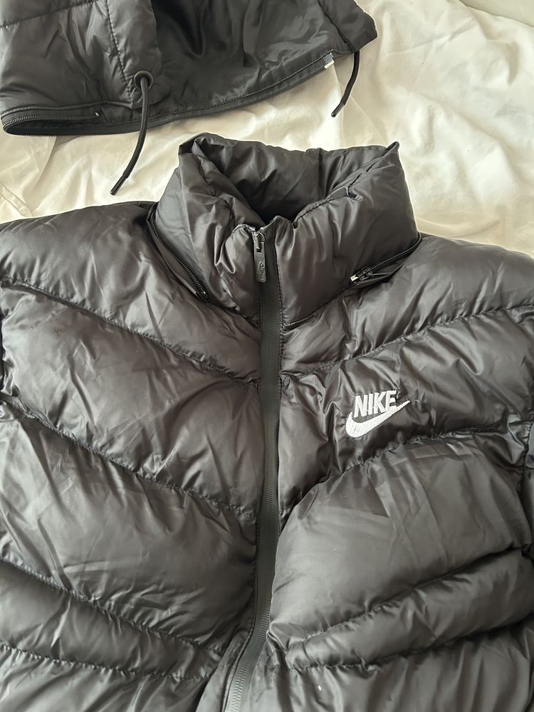 Продава се яке Nike