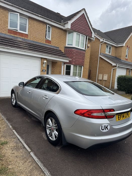 Jaguar XF Volan pe dreapta