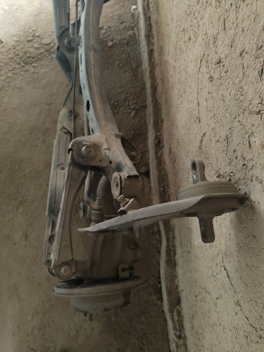 Задняя балка от Киа к5 18 года