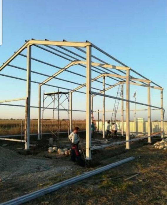 Vând hală metalică 25 m cu 10 deschidere 4 înălțime
