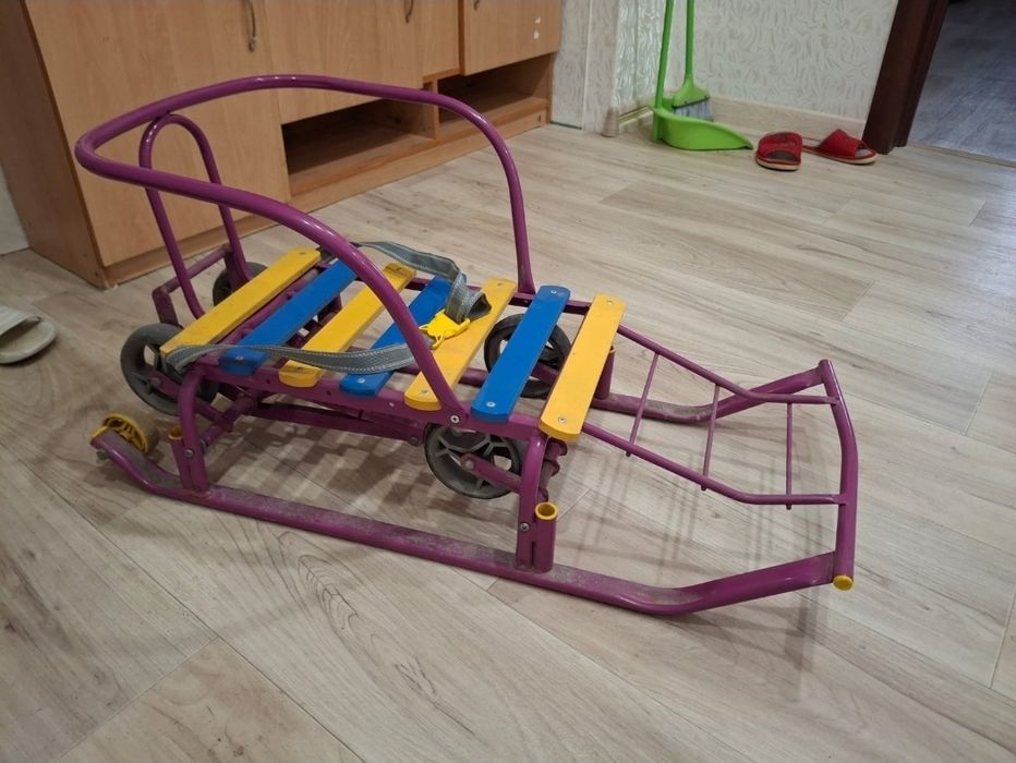 Продам санки в хорошем состоянии
