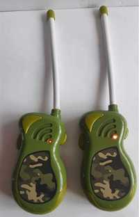 Set de 2 walkie talkie cu design militar, pentru copii, stare bună