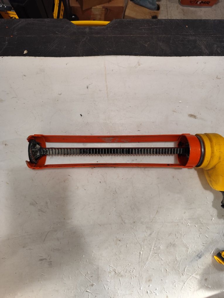 Акумулаторен Пистолет за силикон полиуретан Девалт DeWALT DCE580 18V