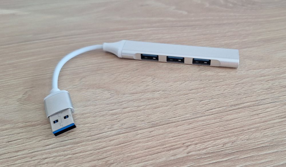 Hub USB - 4 sloturi (nou)