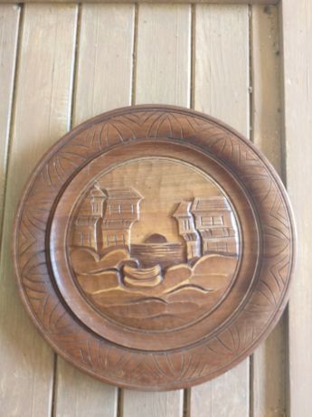 Декоративни дървени чинии с красива дърворезба