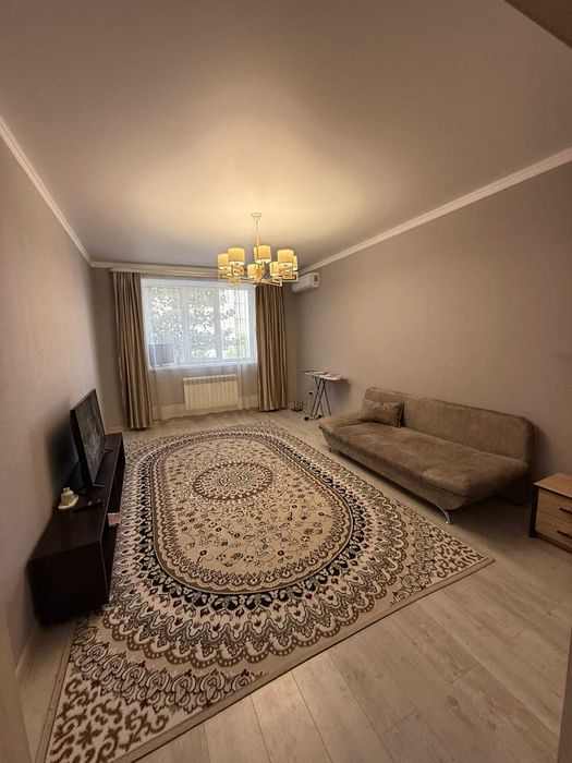 Продам 2 комнатную крвартиру (батыс 2) Срочно.Торг есть нал