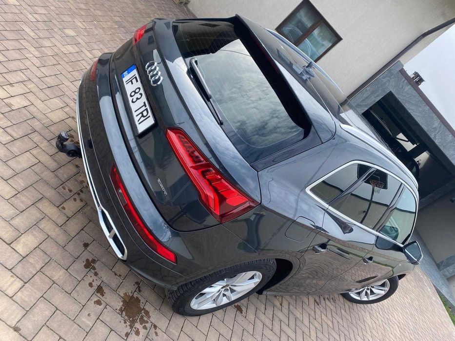 Audi Q5 55 TFSI E 68.000 km Hibrid Plug In 367 CP tinuta in garaj