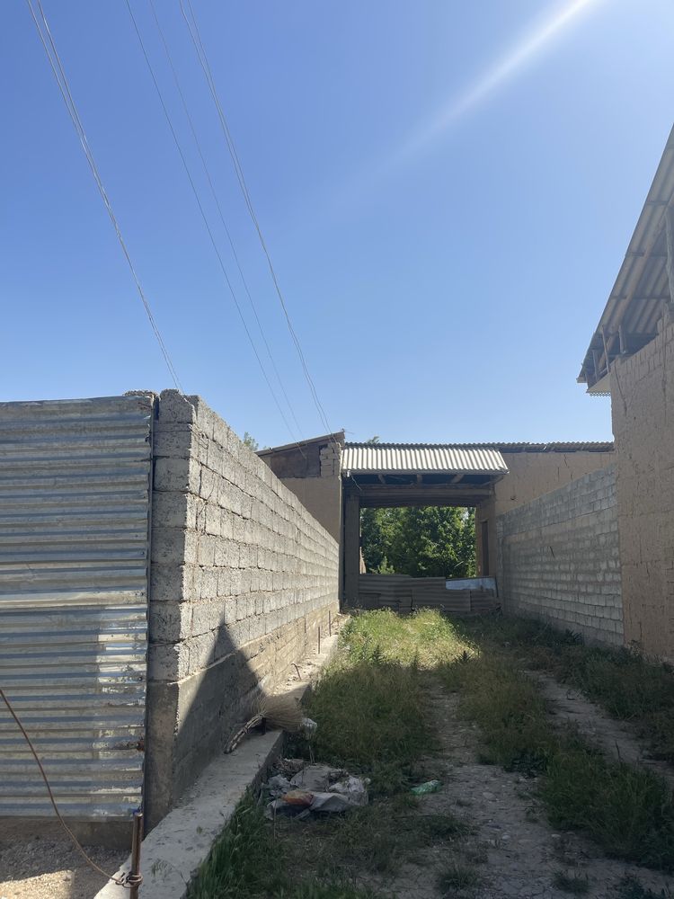 Hovli 12 sutix uyjoyi bilan sotiladi srochni