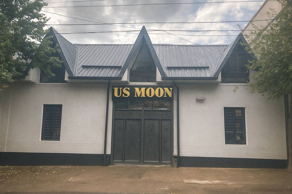 Yakkasaroy US MOON HOTEL