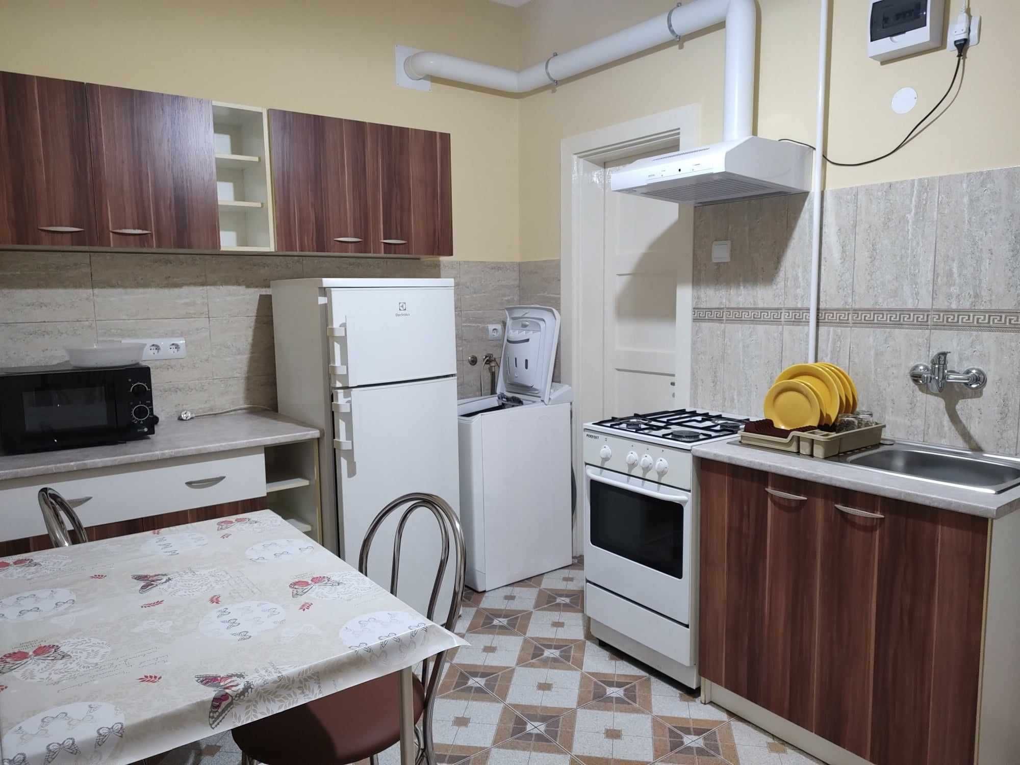 Dau în chirie apartament cu o cameră la casă