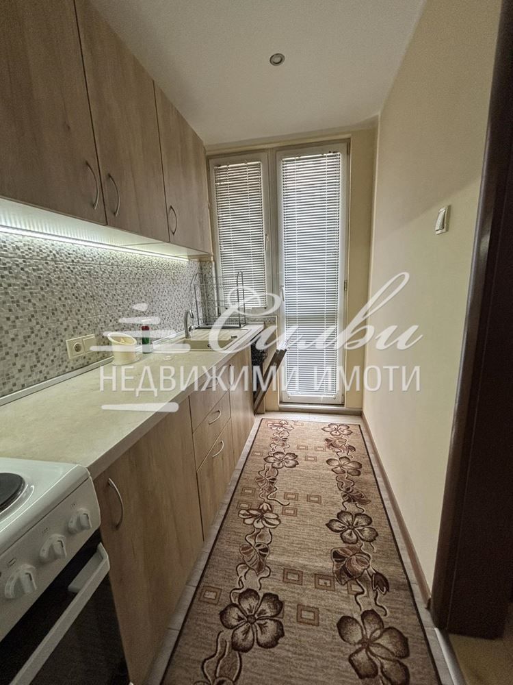 Дава се под наем Тристаен апартамент в Шумен, Център - 80 кв.м за 408 € - Снимка #8