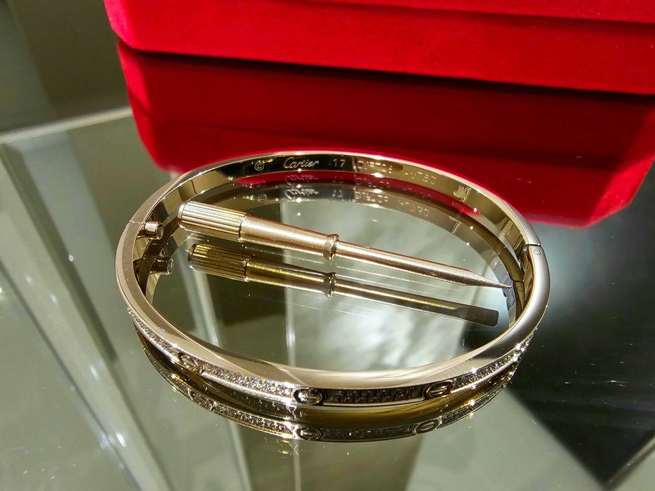 CARTIER Love Small Paved Rose Gold Diamonds Гривна с Отверка