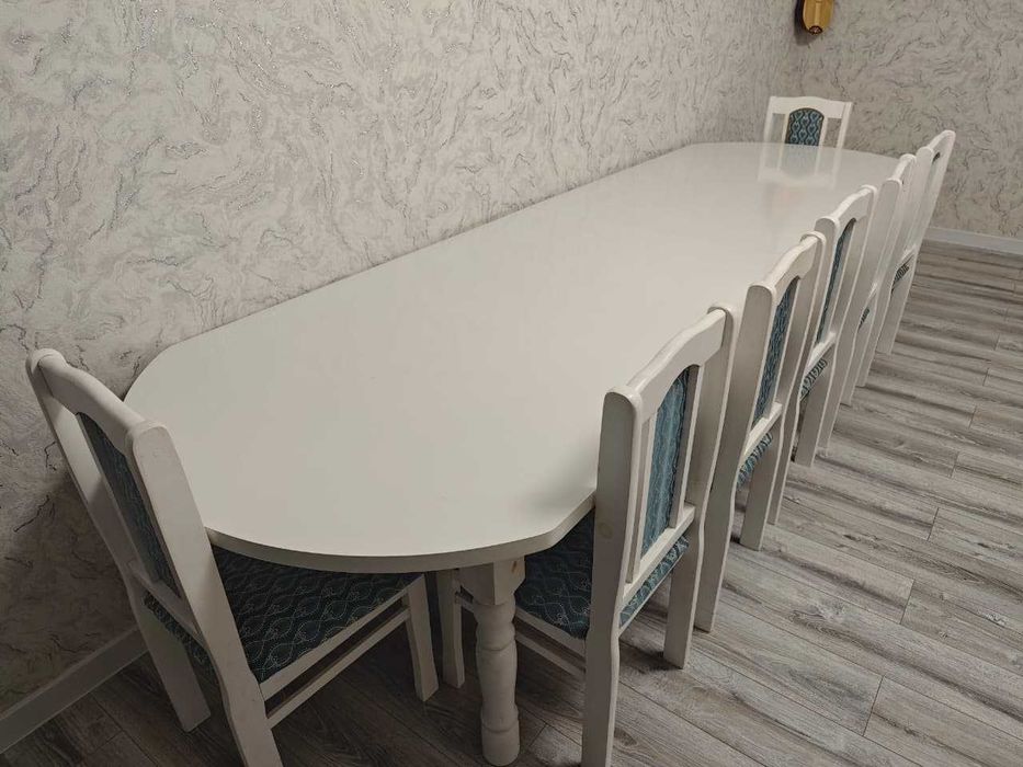 Стол со стульями