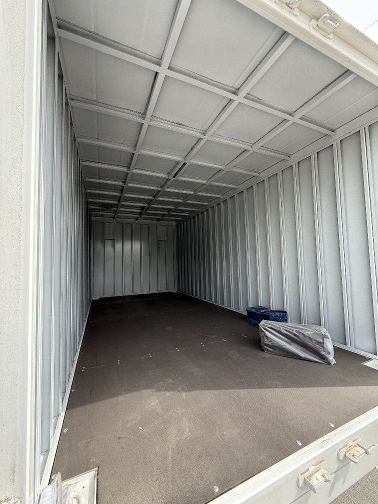 Isuzu furgon NMR  77H 2tonn