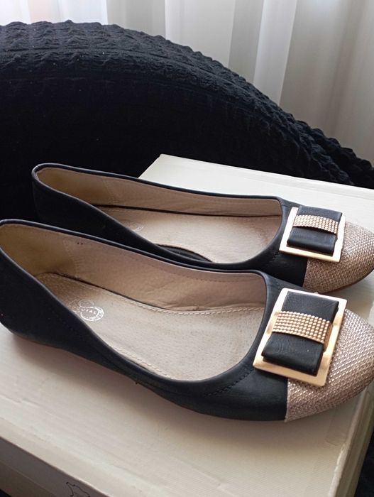 Vând balerini negri mărimea 39