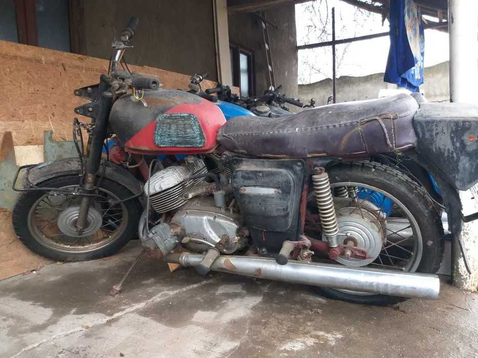 motocicleta Ij fara atas