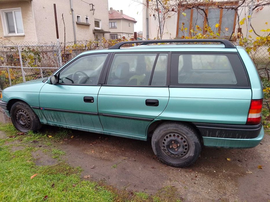 Продавам лек автомобил "OPEL ASTRA".