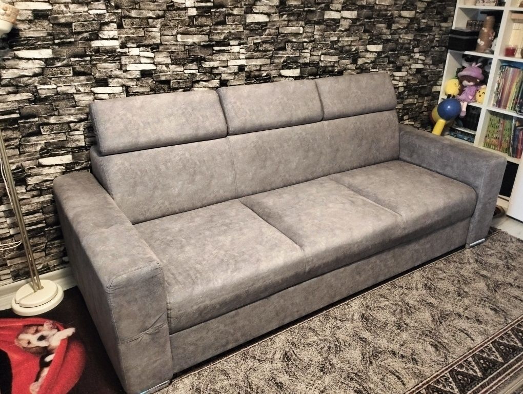 Canapea extensibilă 3 locuri!