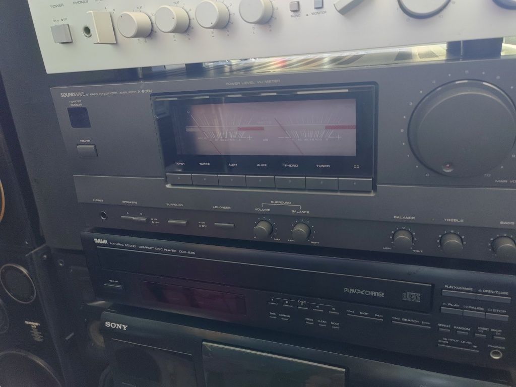 Amplificator cu vumetre