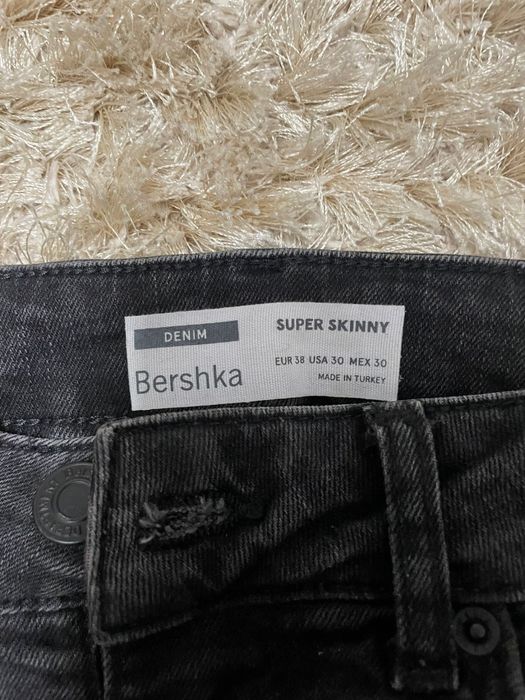 Blugi Rupti Bershka