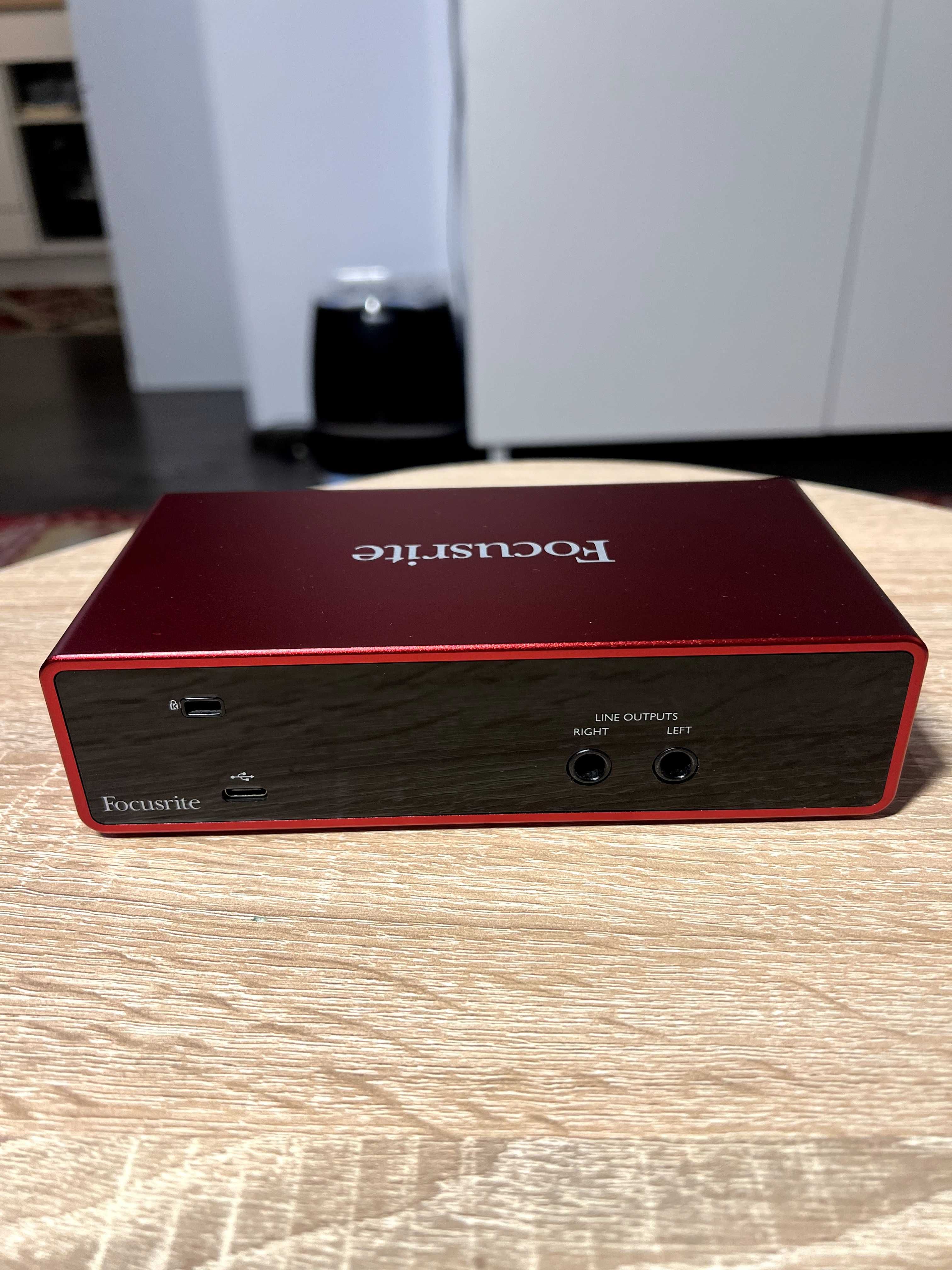 Звуковая карта Focusrite Scarlett 2i2 3rd Gen