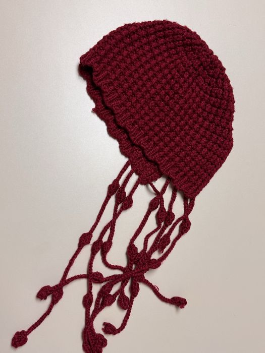 Вязаная шапочка женская