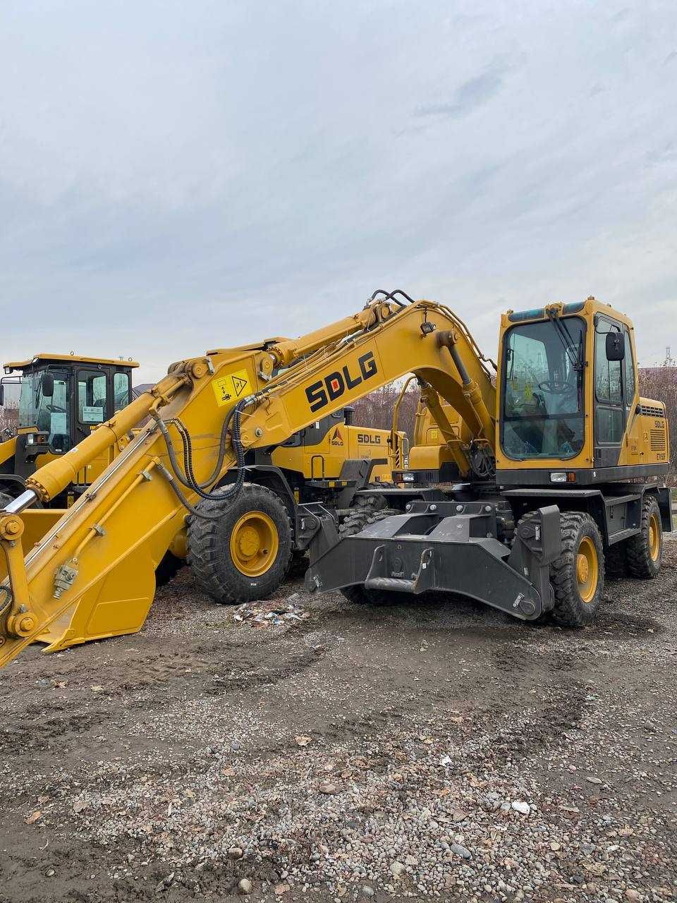 Колесный экскаватор SDLG E7150F - 0,6 куб.м  SDLG