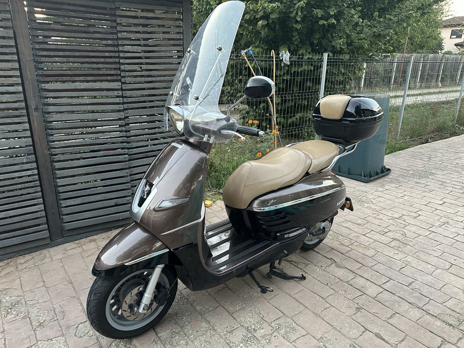 Scuter Peuget Django similar Piaggio Vespa GTS