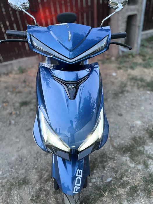 Vand scuter electric 2025 sau schimb cu masina