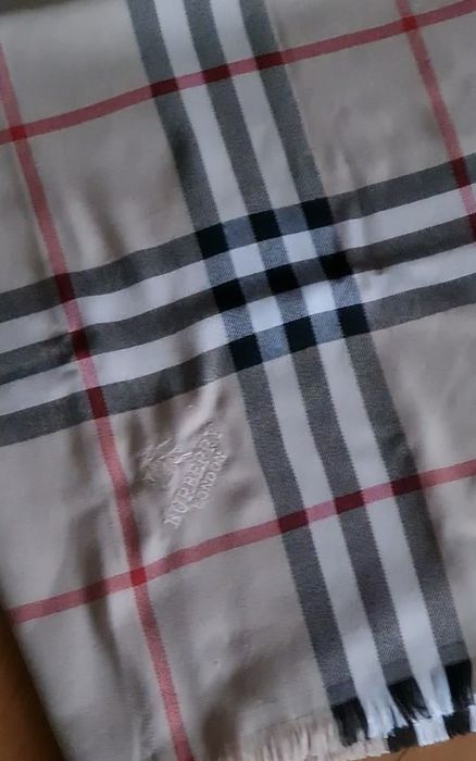 Eșarfă Burberry,noua