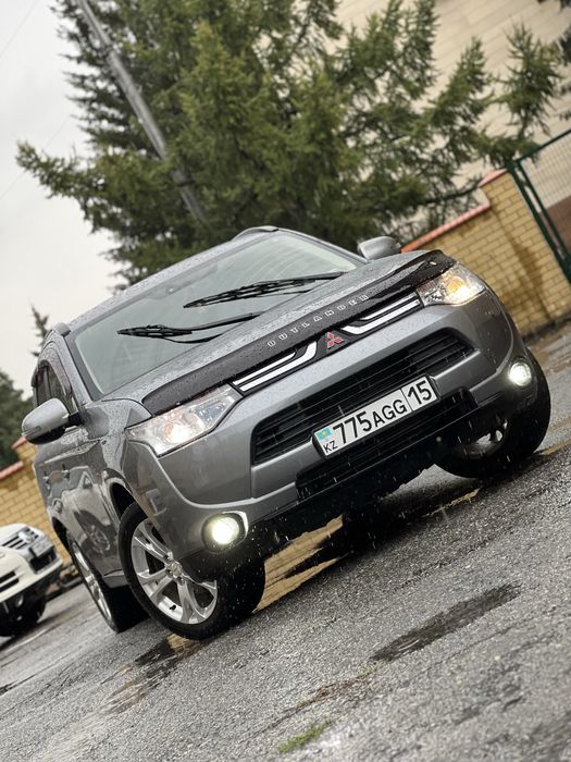 Полноприводный кроссовер Mitsubishi Outlander! Дилерский ! Обьем 2.4