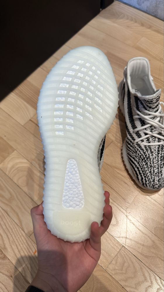 Yezzy 350 zebra чисто нови, номер 45