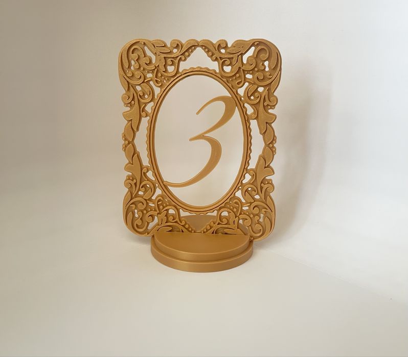 Табелки с номера за маси