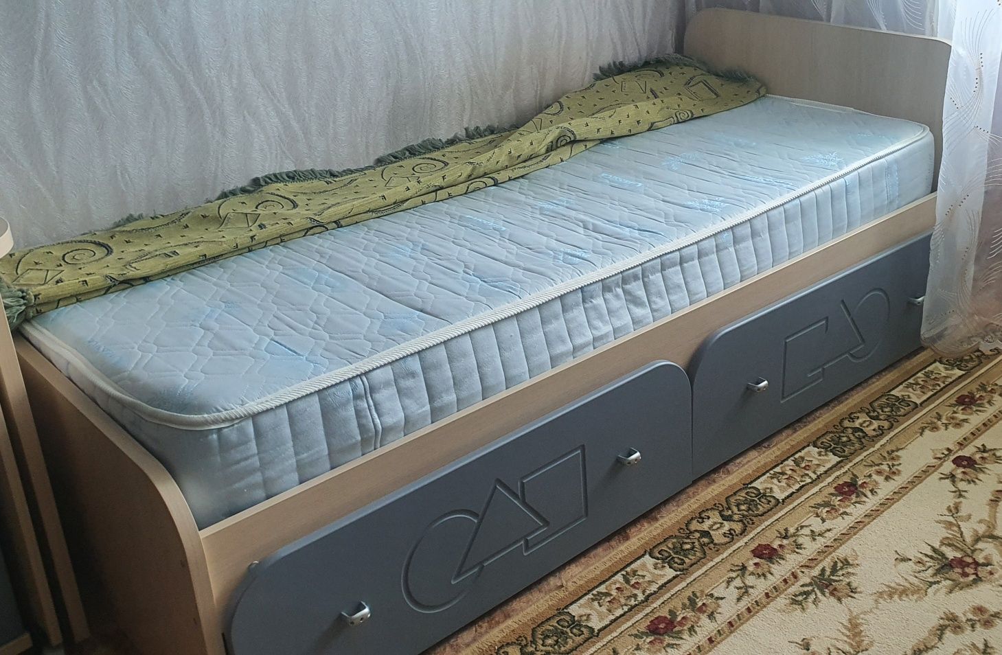 Кровать односпальная с выдвижными шкафами  Шатура в отличном состоянии