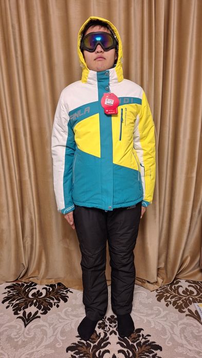 Продам новый женский горнолыжный костюм