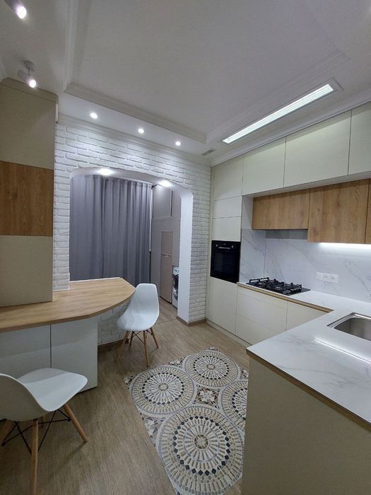После евроремонта,92 кв.м, 4(3)/2/5 двойной зал. Своя .Карасу 1