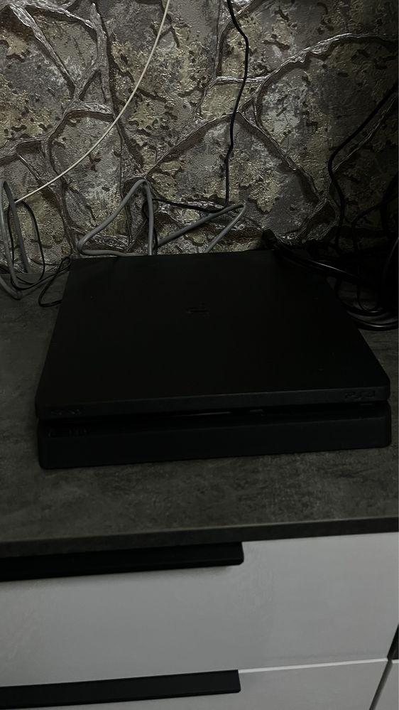 Продам PlayStation 4
