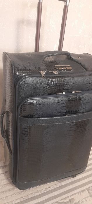 Чемодан с колёсиком