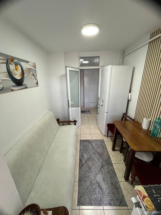 Inchiriez apartament 2 camere decomandat