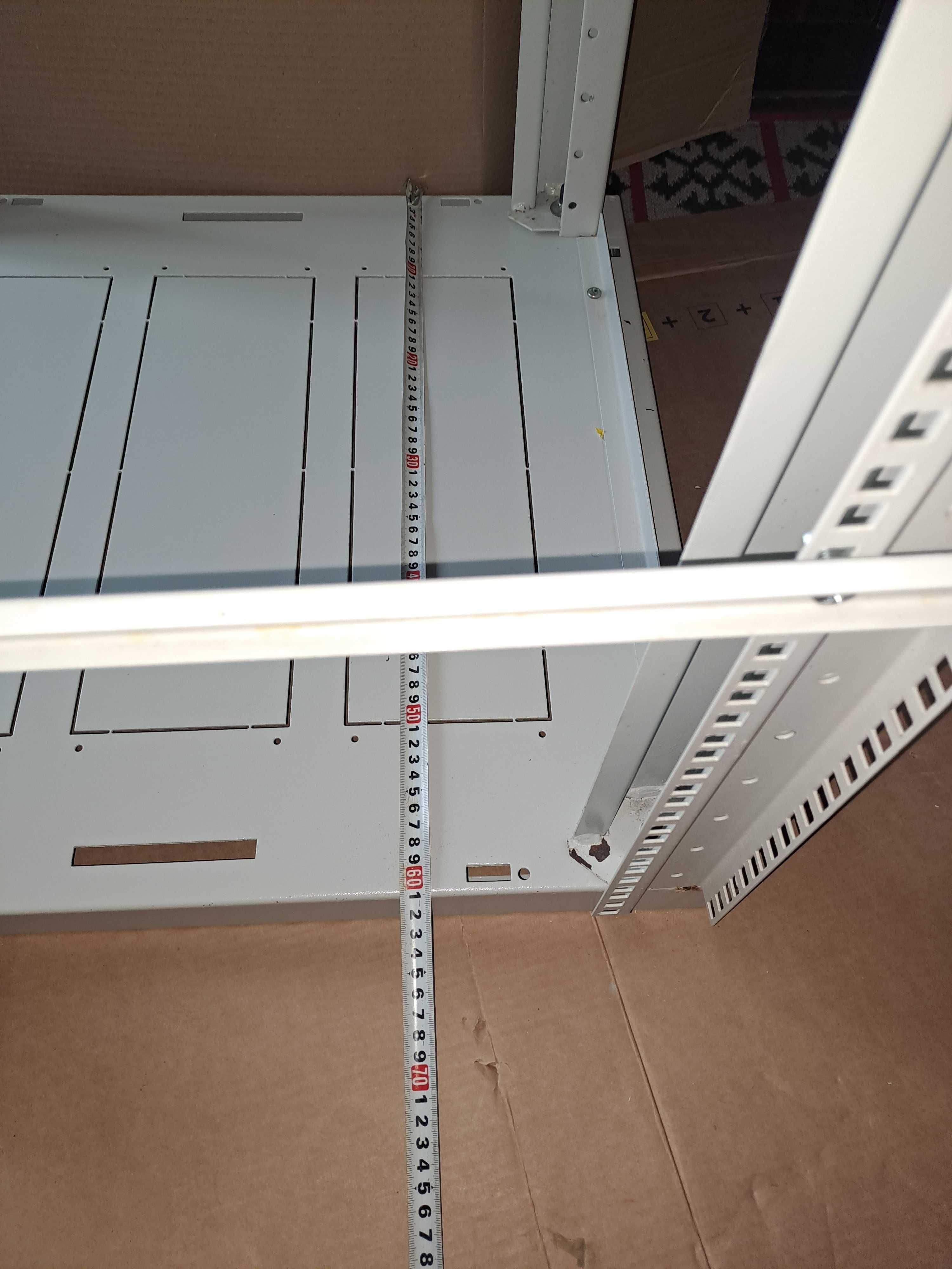 Продавам комуникационен шкаф 19" за 32U