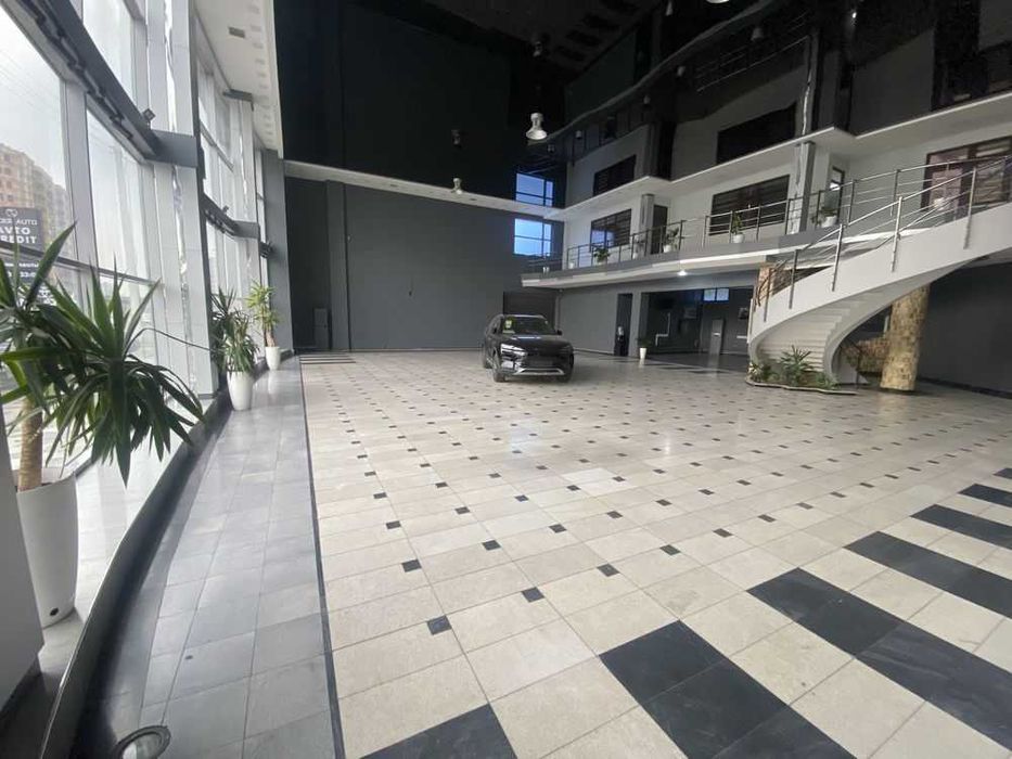 Аренда помещения 700 м², 2 этажа под автосалон шоурум