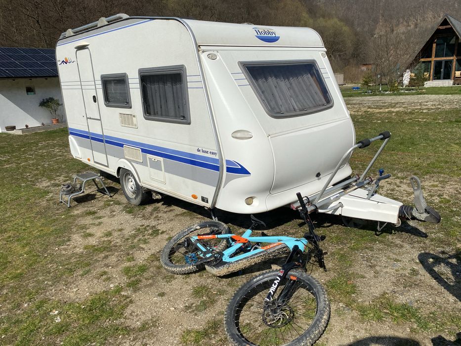 Vand rulota Hobby 400 BK( AC, mover, cort)