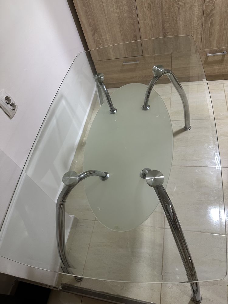 Vând masă de sticlă